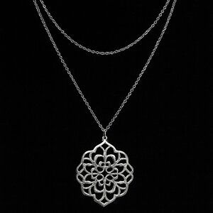 C 1946 Silver Tone Filigree Snowflake Pendant Necklace